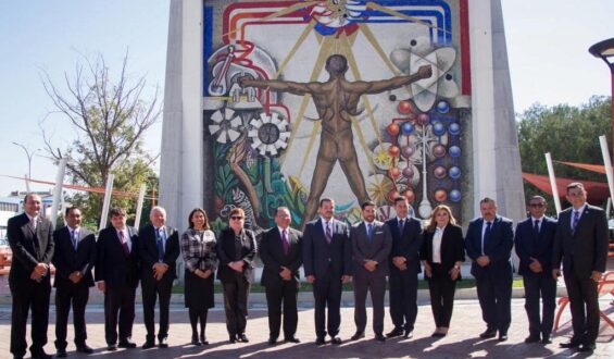 Rector Guillermo Mendoza entrega nombramientos a titulares de secretarías de la UAT