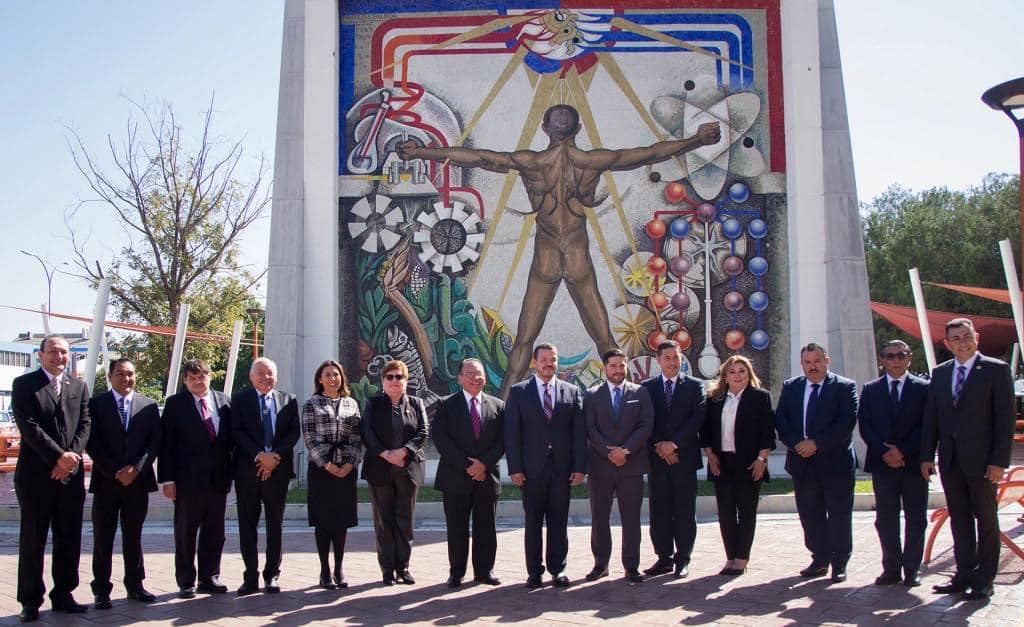 Rector Guillermo Mendoza entrega nombramientos a titulares de secretarías de la UAT