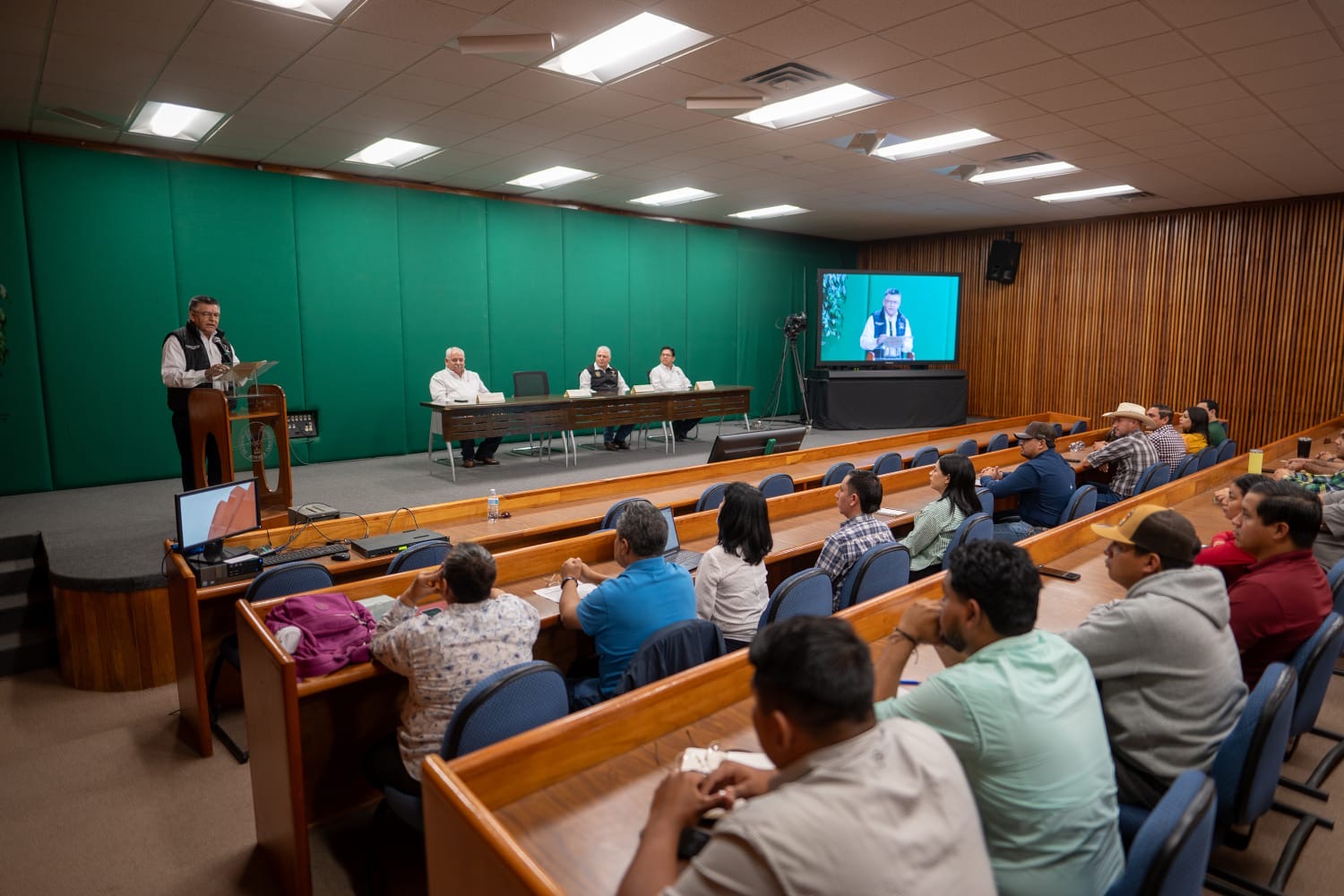 Capacita la UAT a ganaderos para la detección del gusano barrenador