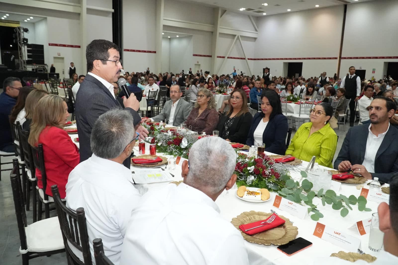 Preside el rector festejos navideños del SUTUAT