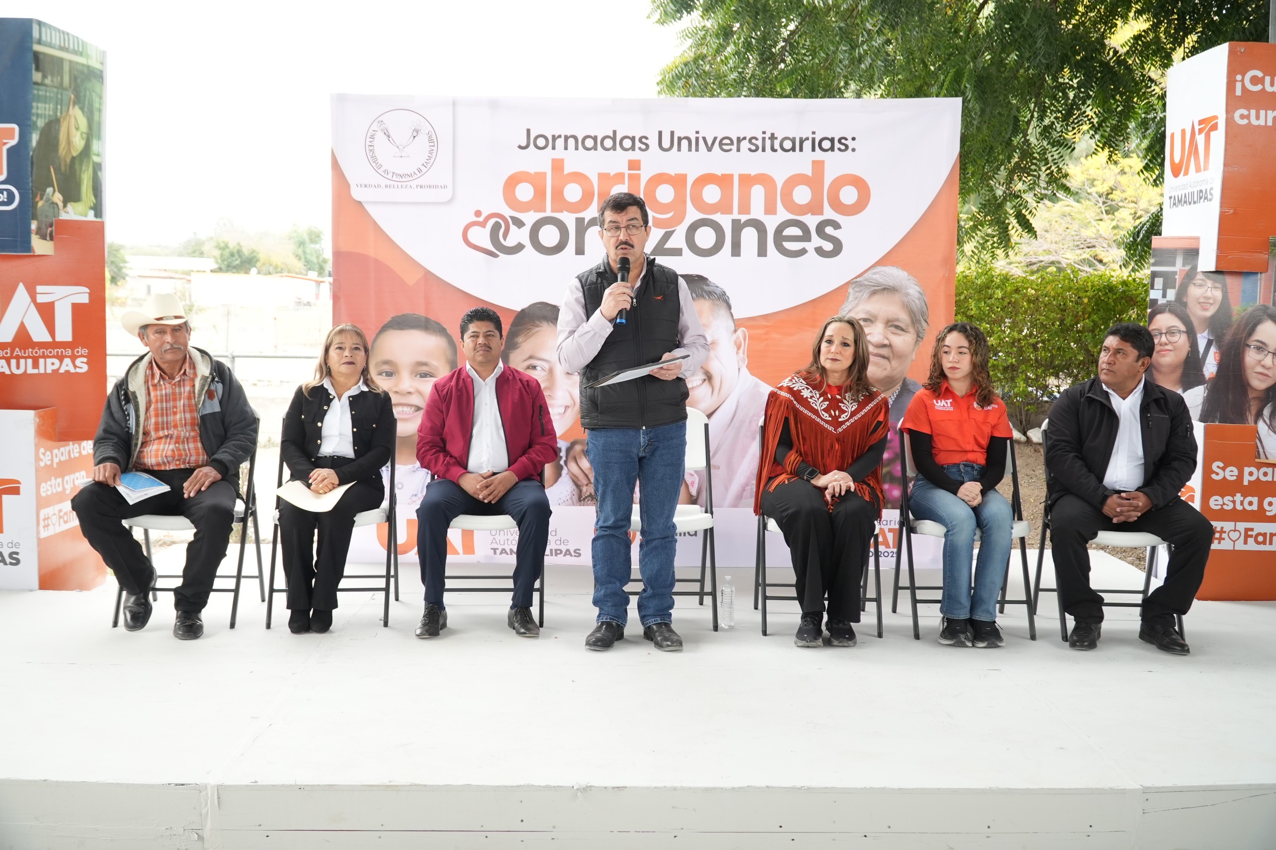 Rector de la UAT inaugura las jornadas “Abrigando Corazones”