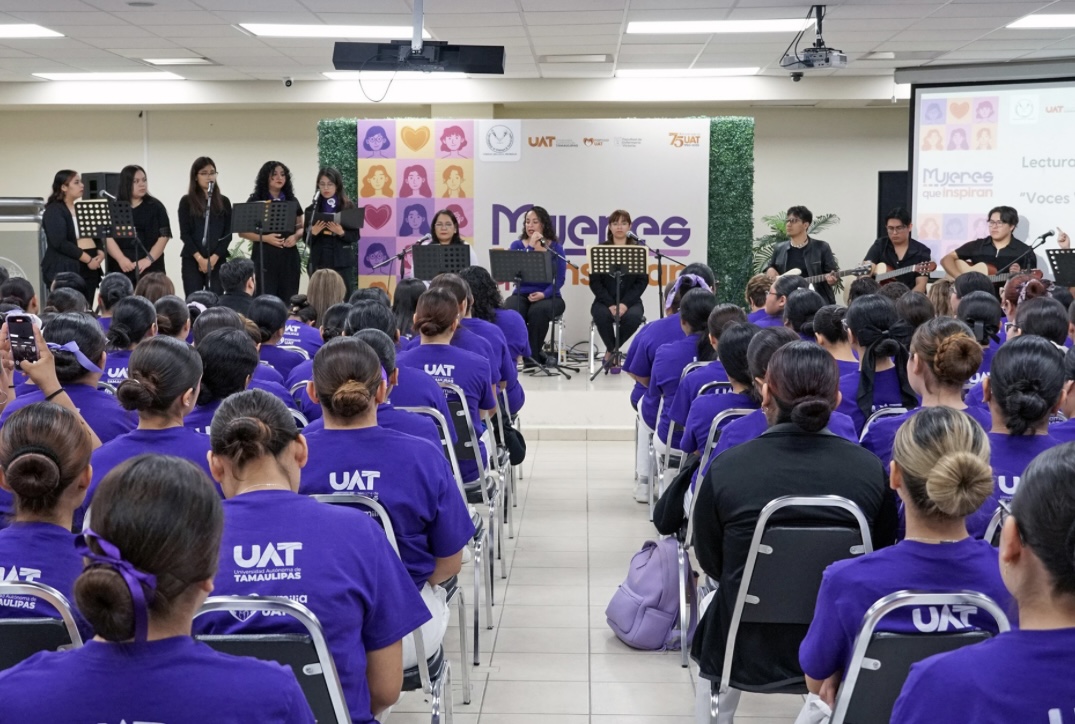 La UAT ofreció a sus universitarias el recital “Voces Violeta”