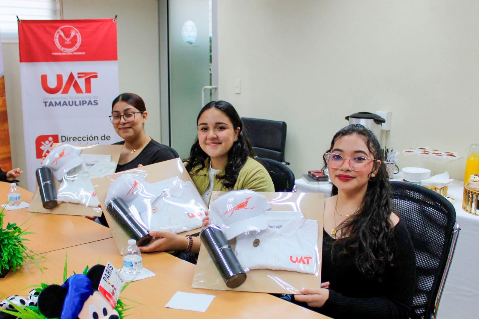 Seleccionan a estudiantes de la UAT en programa internacional de Disney