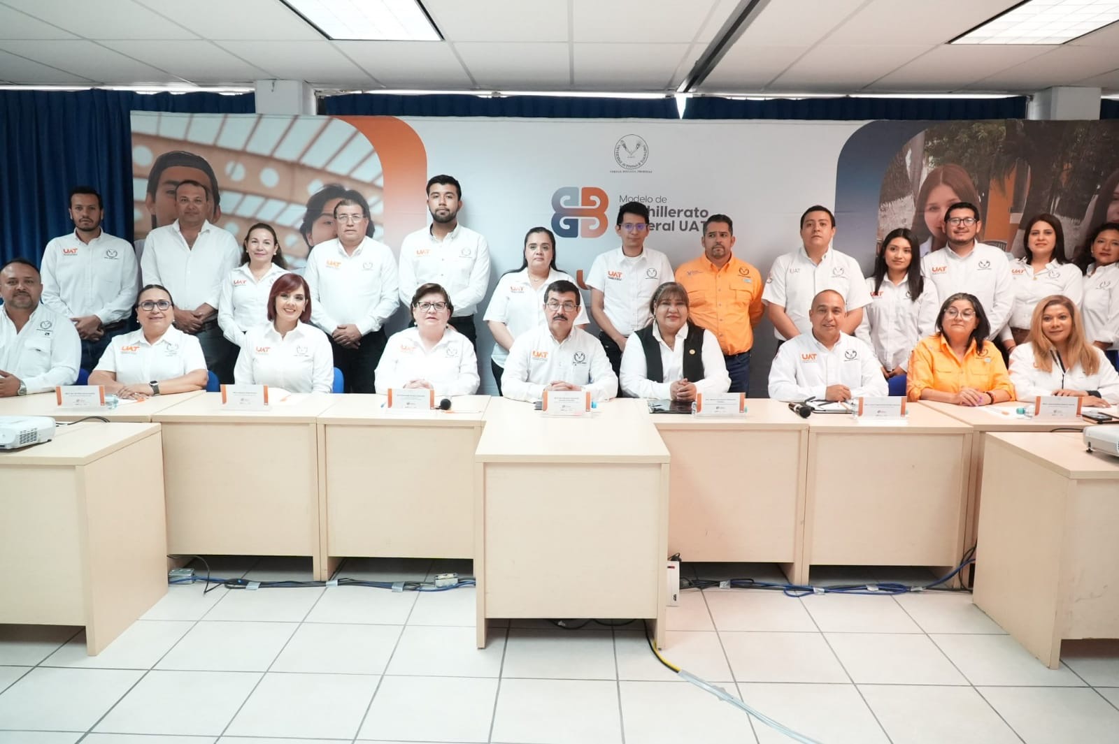 Implementa la UAT prepa en línea