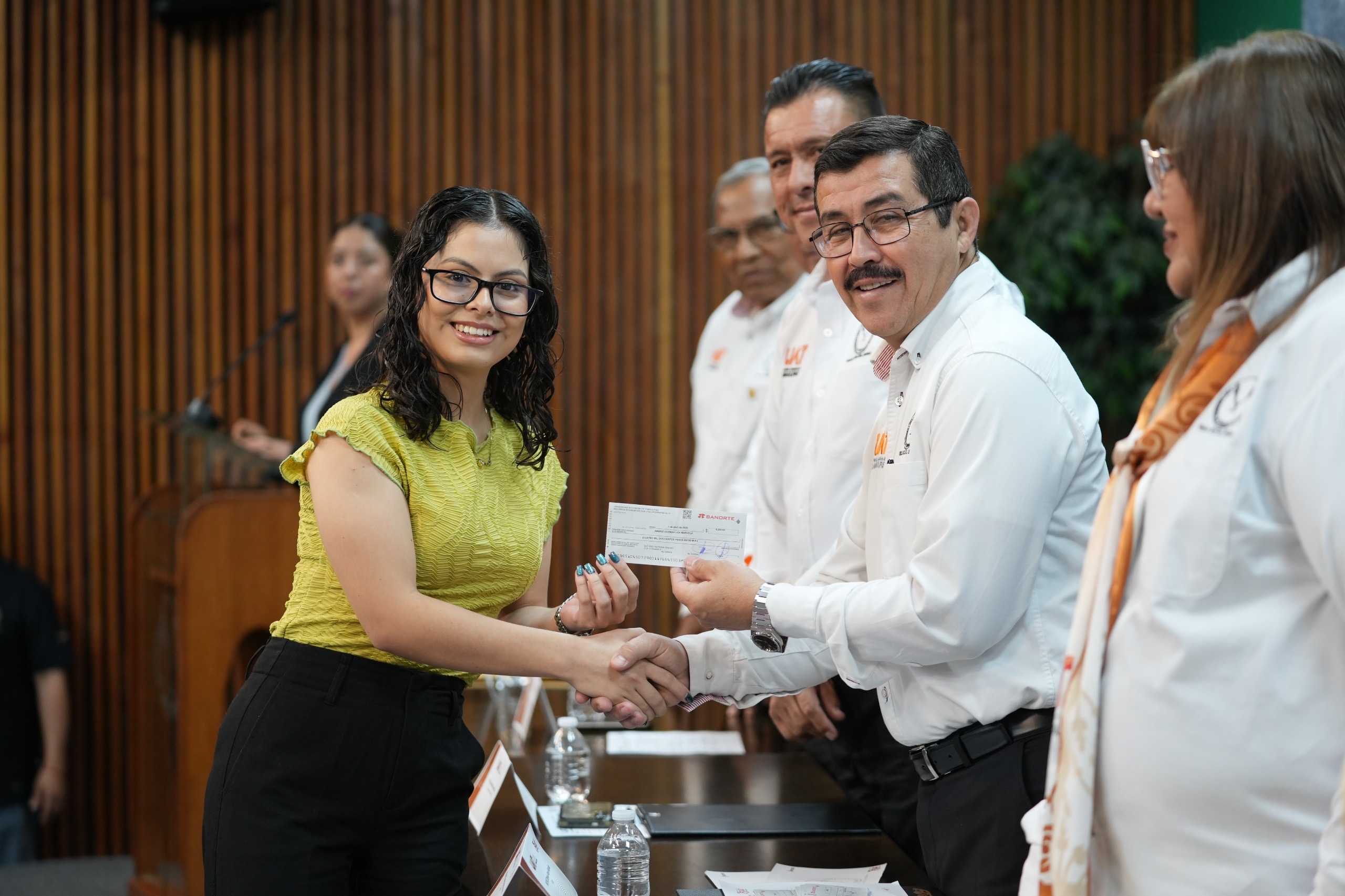 Reconoce la UAT la excelencia académica de hijos de docentes