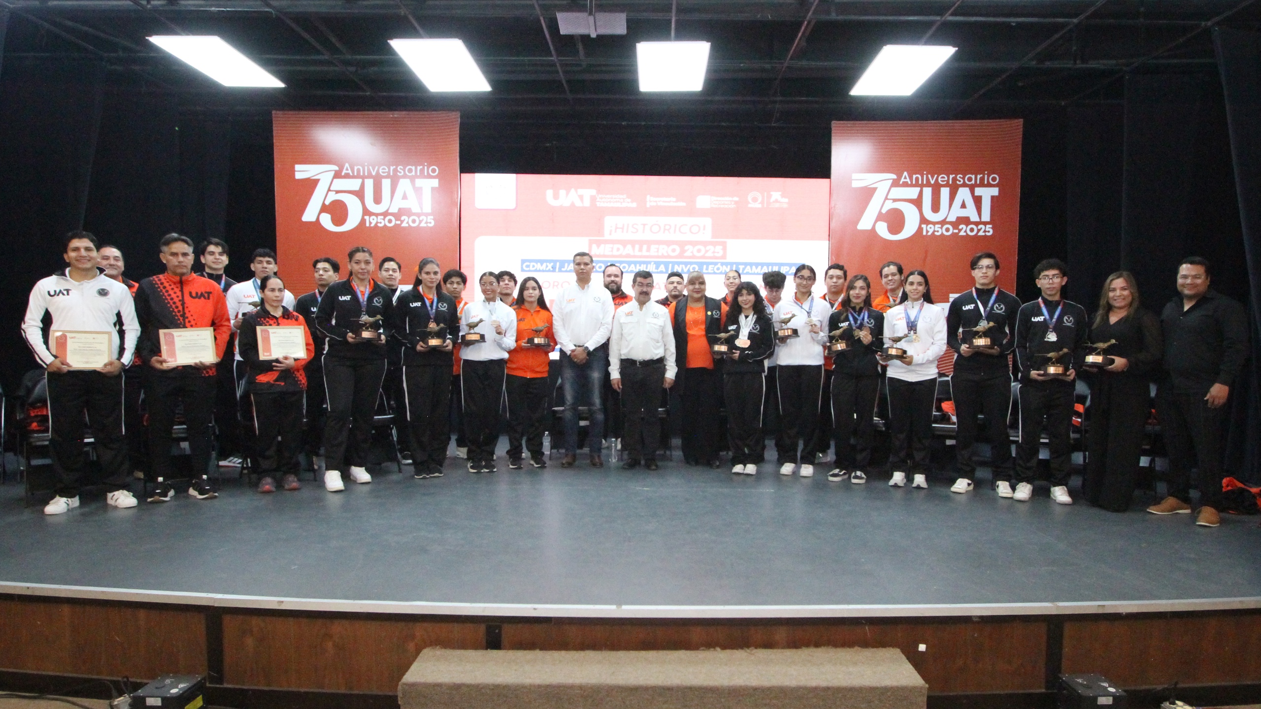 Entrega rector el galardón “Orgullo UAT” tras desempeño histórico de medallistas universitarios 