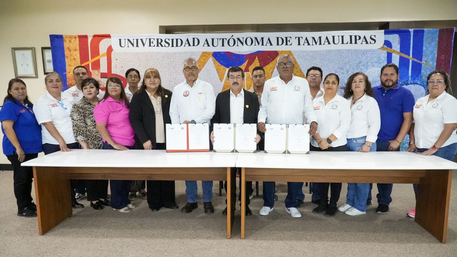 Concreta la UAT acuerdos en beneficio de sus trabajadores 