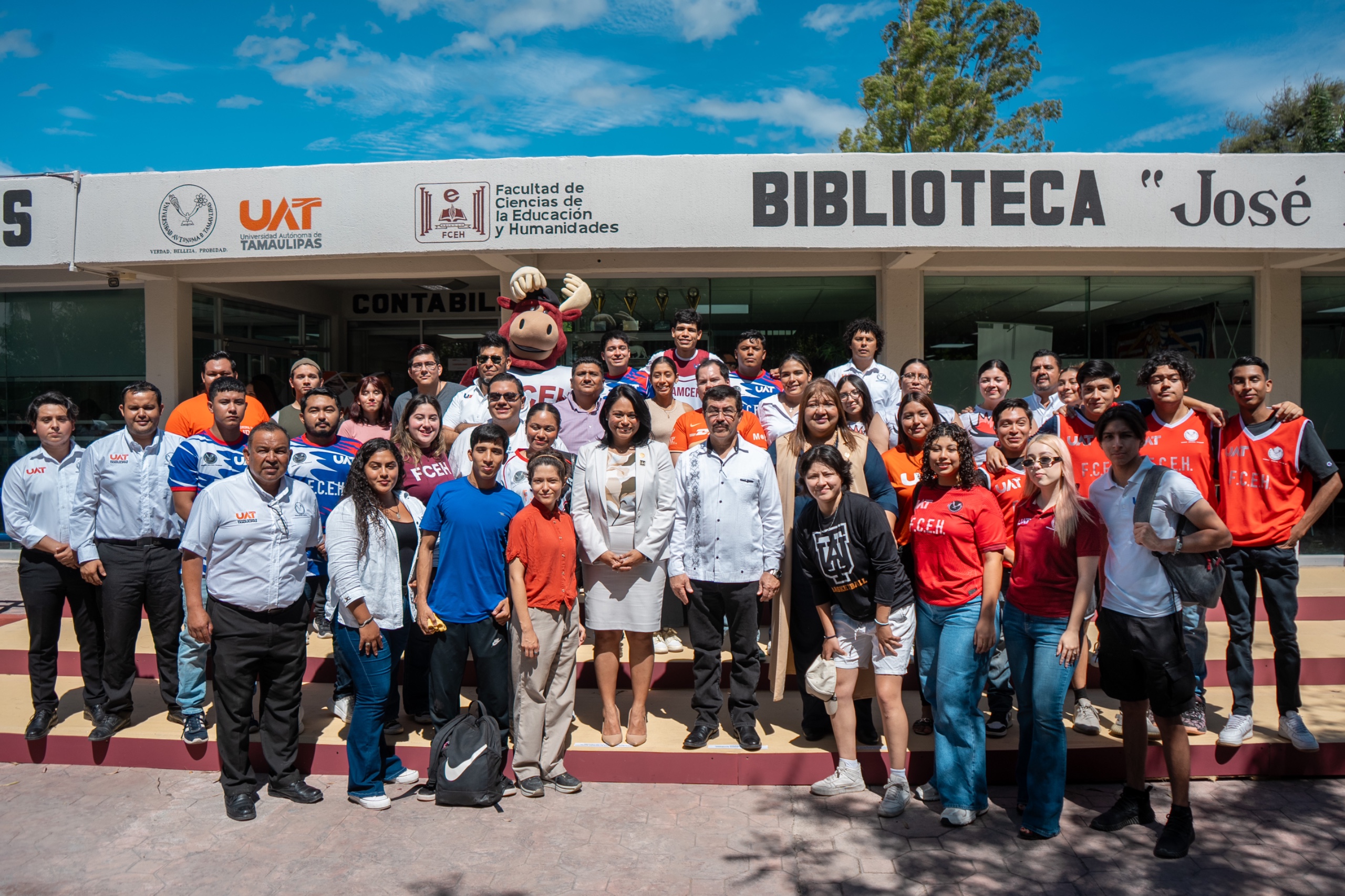 Entrega rector equipamiento en la Facultad de Ciencias de la Educación y Humanidades 