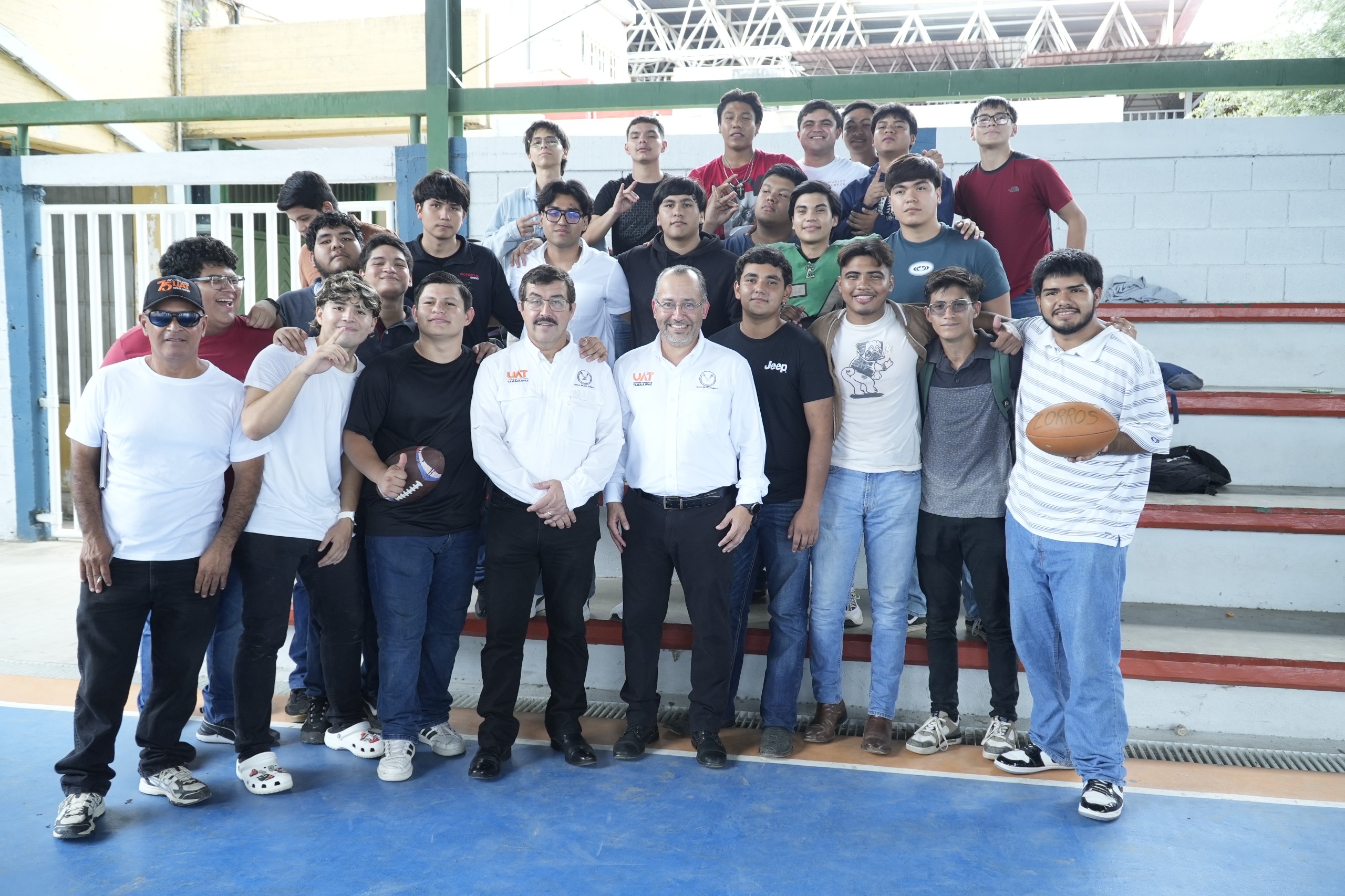 Rector y estudiantes de la UAT comparten jornada universitaria