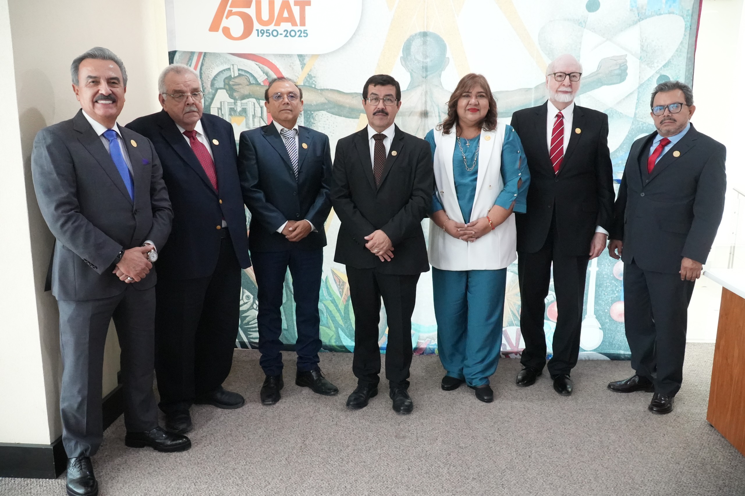 Toman protesta nuevos integrantes del Patronato de la UAT 