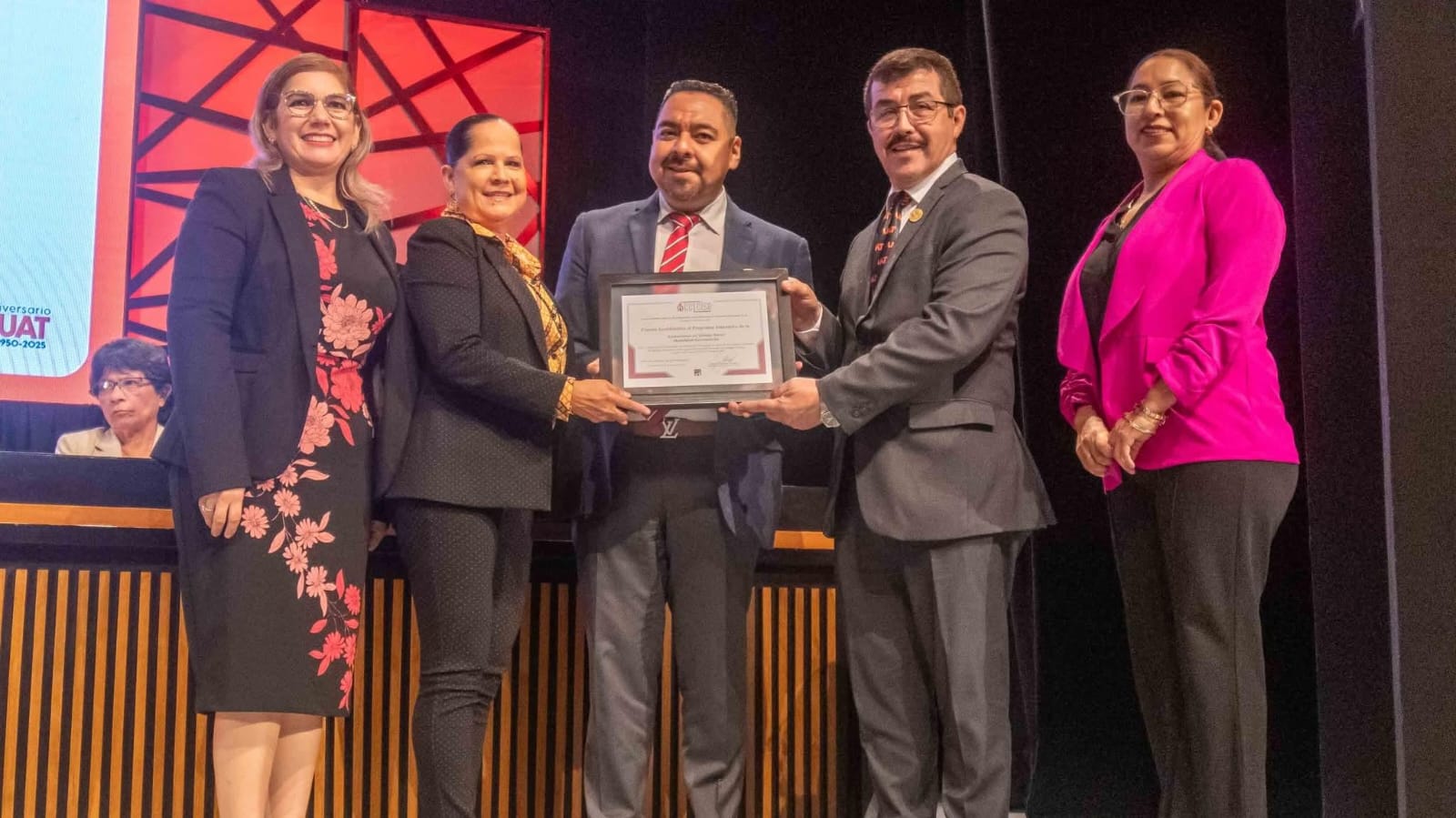 Entregan a la UAT nuevas certificaciones por su calidad educativa 