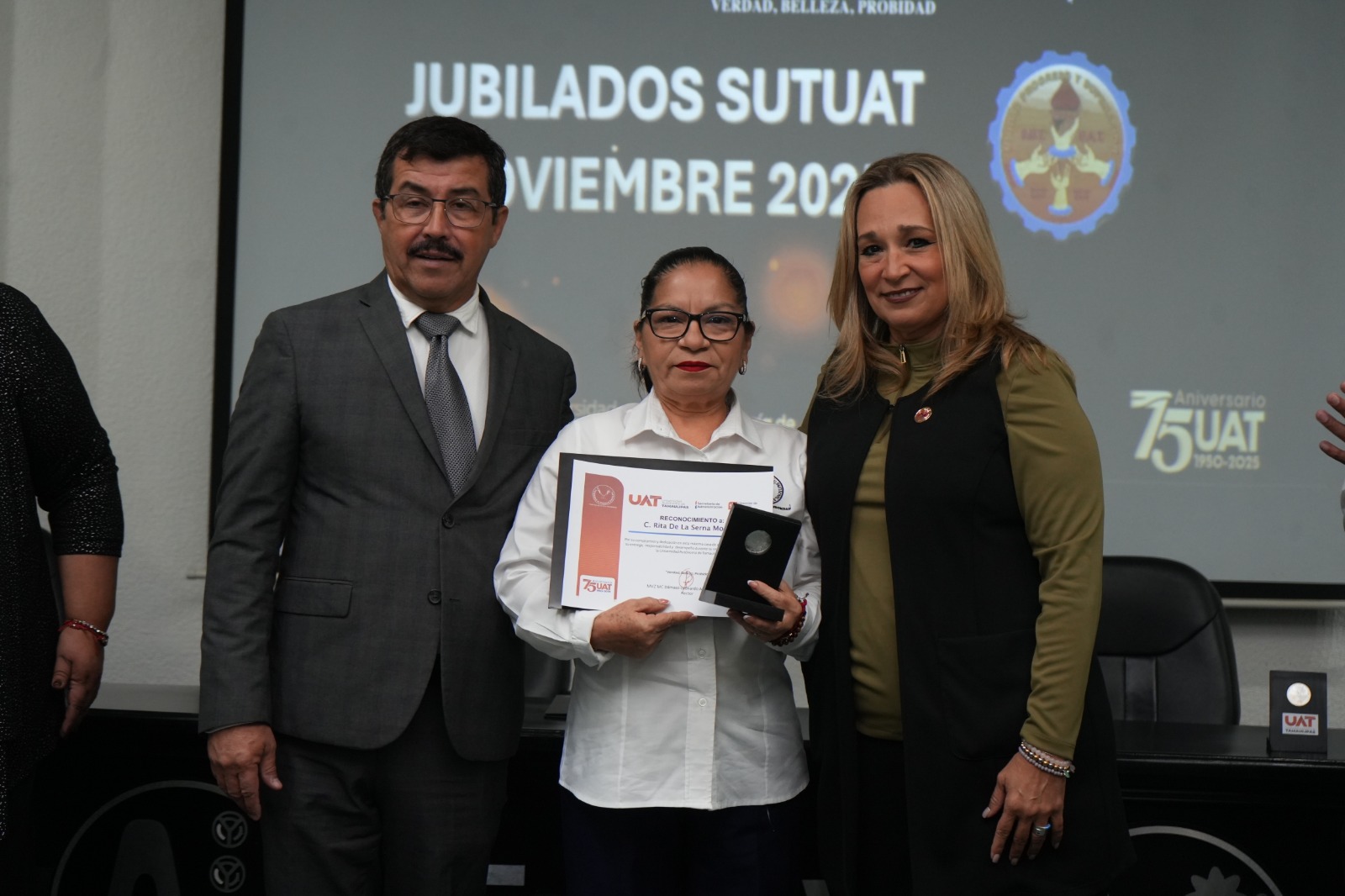 Preside rector homenaje al personal jubilado del SUTUAT 